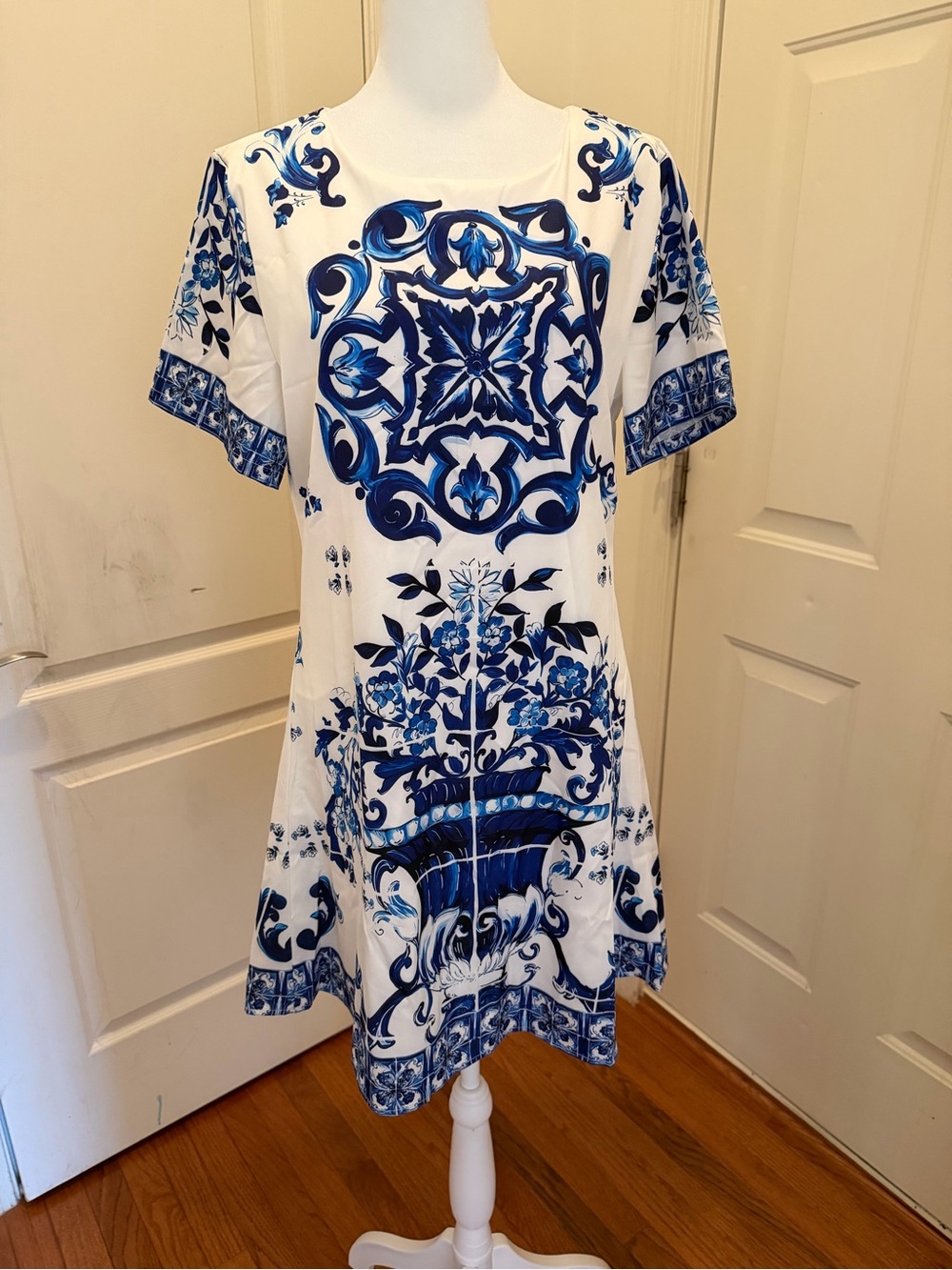 NWT Women's White and Blue Printed Short Sleeve Dress Size XXL